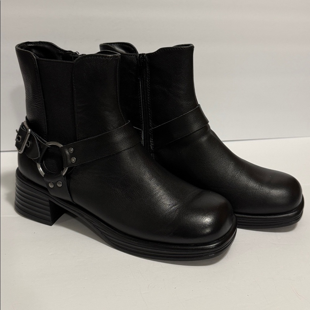 Girls 5M Black Ankle Boot With Zipper by Madden Girl NWT